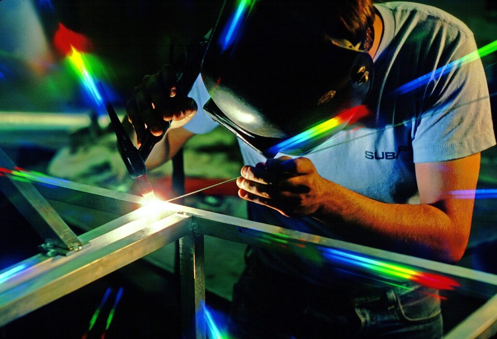 A welder with laser diffusion into prismic patterns